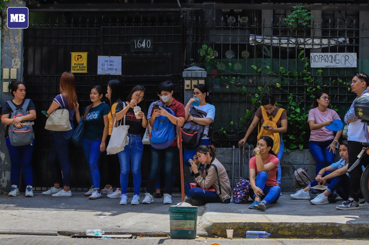 LOOK: Hundreds of jobseekers patiently line up at a manpower agency offering factory jobs abroad, located along Agoncillo St. in Malate, Manila on Monday, May 13. In a recent data by Philippine Statistics Authority (PSA), unemployment rate in the country rose to 3.9 percent in…