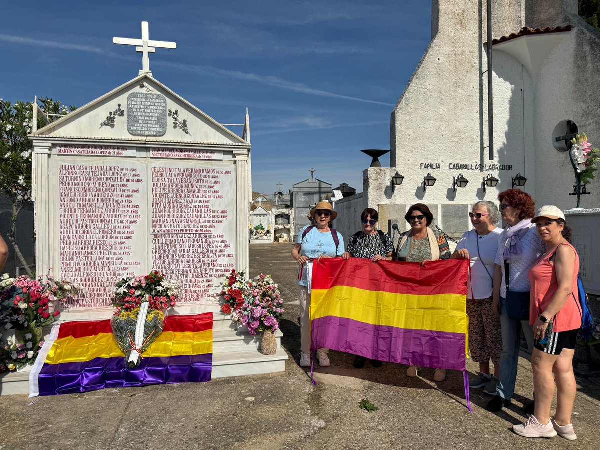 Ayer se celebró la I Marcha 'Al alba de la memoria' en Casas de Don Pedro, Badajoz. Organizada por la Asociación Republicana Casareña Tierra y Libertad. #MarchaRepublicana16J #FelipeVIElÚltimo