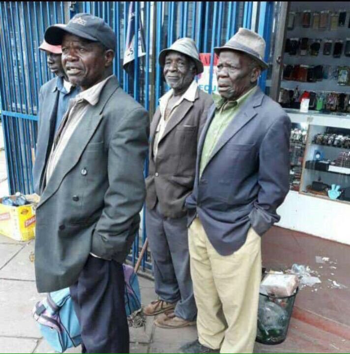 Picha za Freshly Mwamburi and his crew at JKIA waiting for Stella mnatoa wapi hii mapema 🤔😂