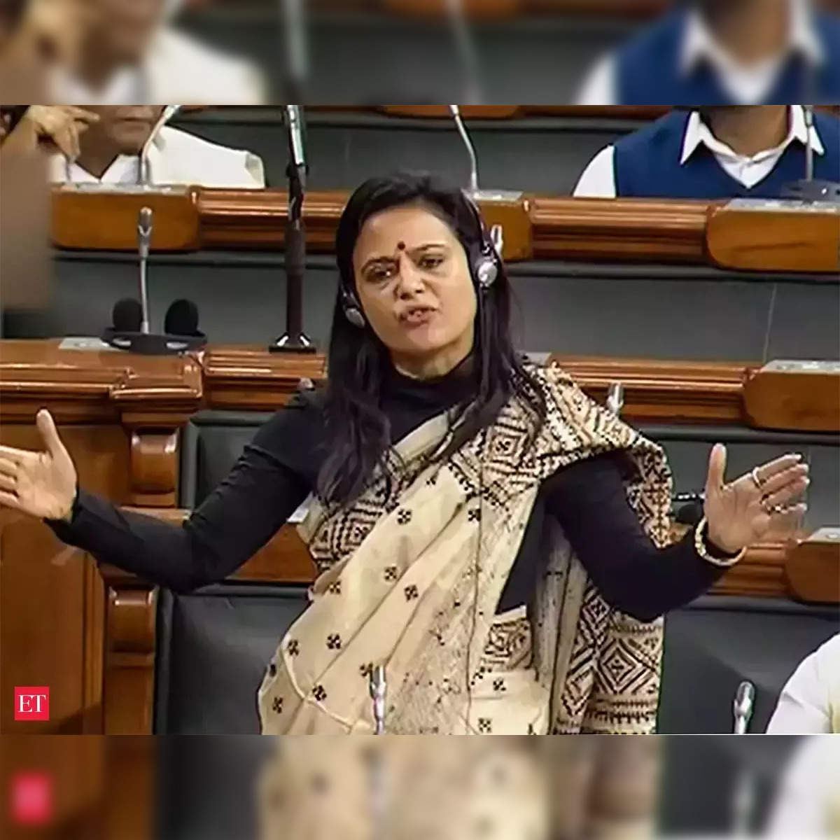Look at her closely! You won't see her in Lok Sabha after today! She is @MahuaMoitra ....a Gold-digger from TMC! She is LOSING today from Krishnanagar constituency by atleast 1+ Lakh Votes! Wish her best retirement time with Lot of EGGS to keep herself energized. Even…