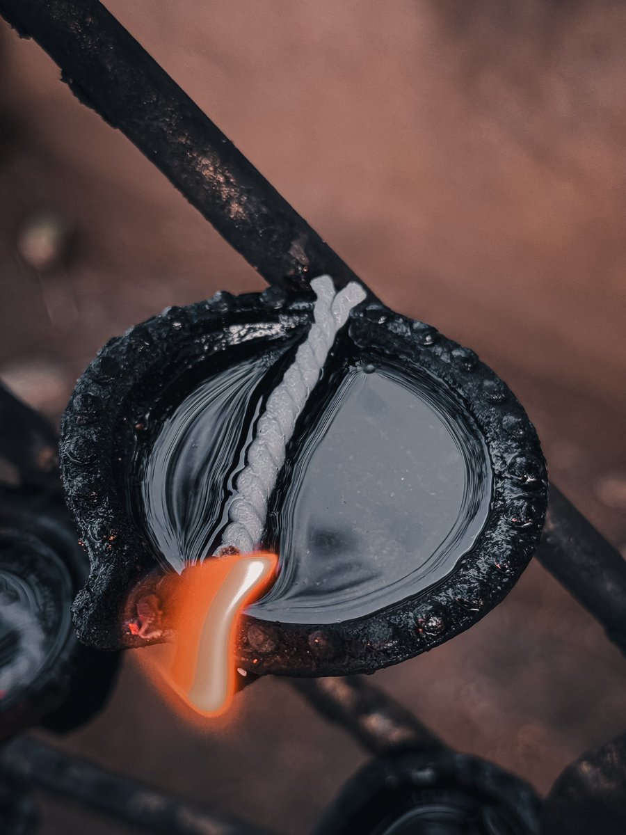 Sri_Skyhawk's tweet photo. Dark Themed Pictures ๐ธ
#SriLanka #kandy #temple #darkthemed #edits #PictureOfTheDay #picturepinterest #gorgeousplaces #hillcountry #hills #landscape #macroimages #macro #pictures #nature #naturelovers #NaturePhotography #dailypics #photograghy https://t.co/OB9Q80QZ4d