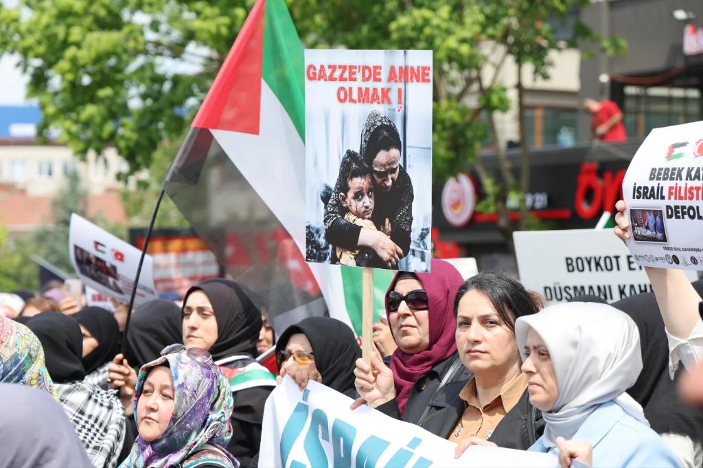 Gebze sivil Dayanışma platformunun düzenlediği Gazze yürüyüşüne İlçe başkanımız Recep Kaya, Belediye Başkanımız Zinnur Büyükgöz, KBB Başkanvekilimiz Hasan Soba ve teşkilatlarımızla birlikte iştirak ettik. #Filistin🇵🇸 #filistineözgürlük #AkkadınGebzeSahada