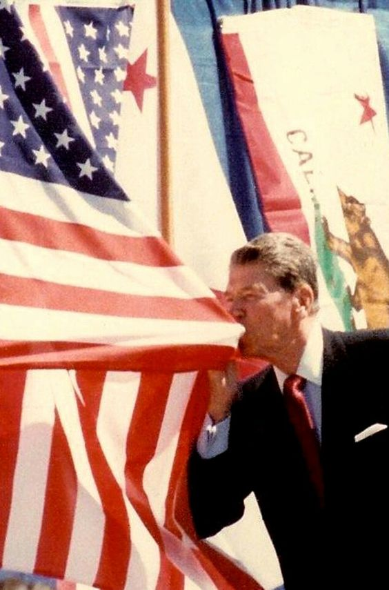 O! say can you see by the dawn's early light,
⁠What so proudly we hailed at the twilight's last gleaming,
Whose broad stripes and bright stars through the perilous fight,
⁠O'er the ramparts we watch'd, were so gallantly streaming?

dexscreener.com/base/0x6955d8d…