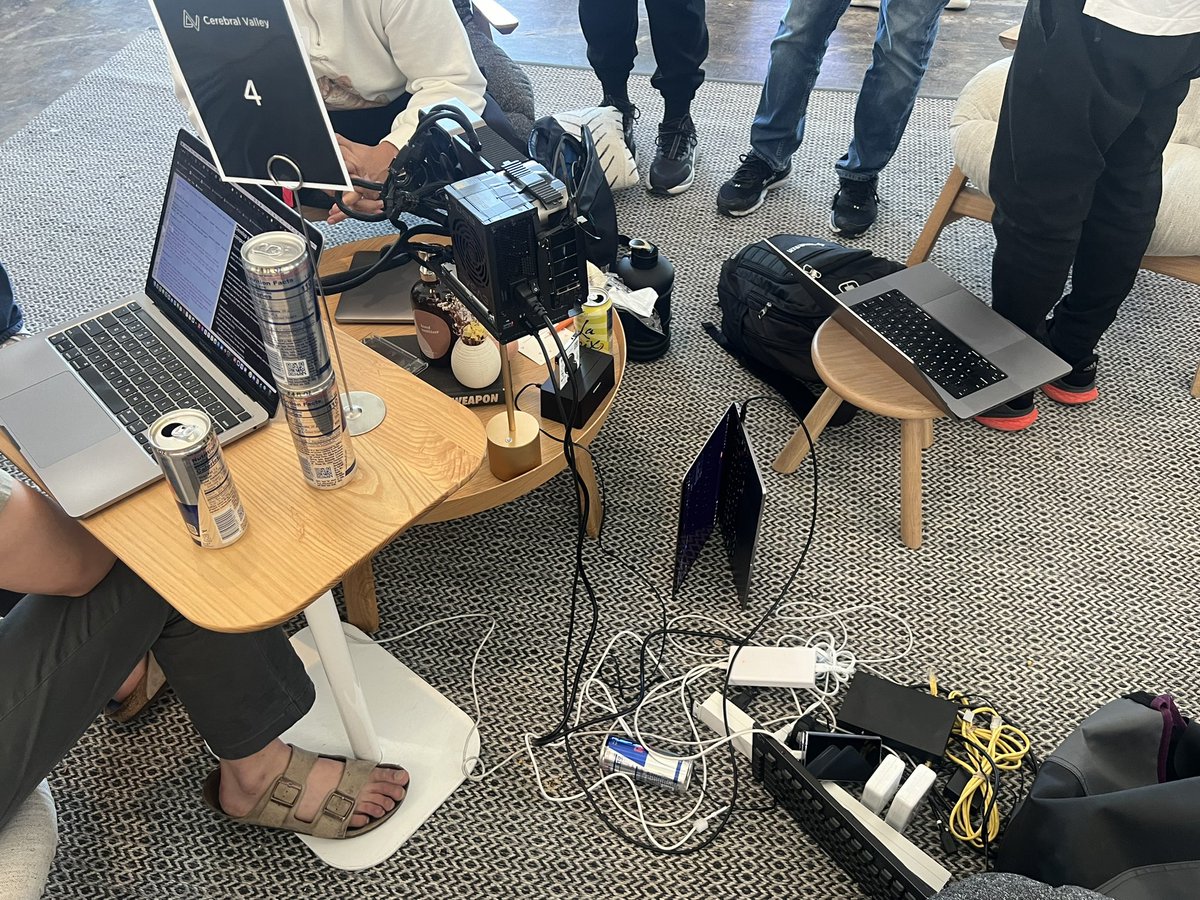 Meta launched Llama 3 to show the world what’s possible with open source LLMs. 500+ AI engineers just spent 24 hours straight putting it to the test. Here’s what we saw at the @AIatMeta x @cerebral_valley #Llama3Hackathon (🧵):