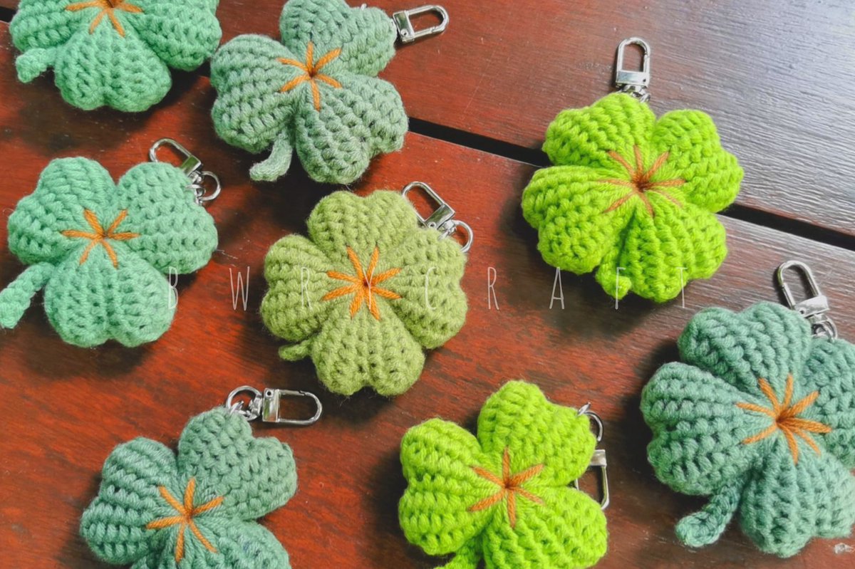 [Pls. Rt 🙏🏻]
เปิดรับคิว Lot3 แล้วค้าบ (⁠人⁠*⁠´⁠∀⁠｀⁠)⁠｡⁠*ﾟ⁠+🍀

Chubby Clover keychain
ราคา : 🍀130฿ / ☘️120฿
ขนาด : 7*7 cm. ±1-0.5cm.
ใช้อะไหล่พกจ.แบบตะขอตัว D
(บางสีไม่เหมือนในตัวอย่างนะคะ)

🔗 กดสั่งซื้อด้านล่างเลย