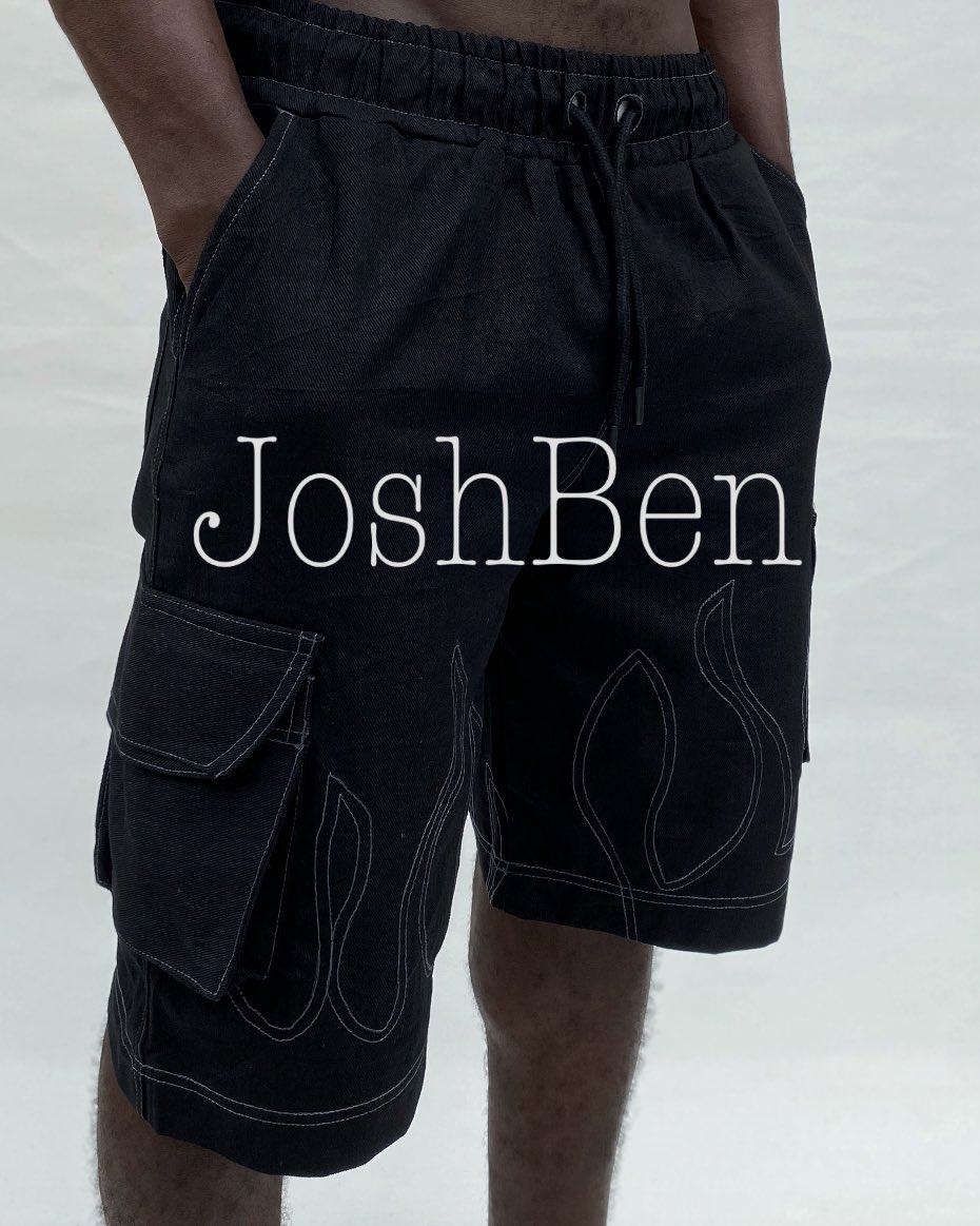 NeneOutfit's tweet photo. @instablog9ja Cargo style short pants
Drawstring at elasticized waistband
Sizes: L, XL https://t.co/KKNX05Pjst