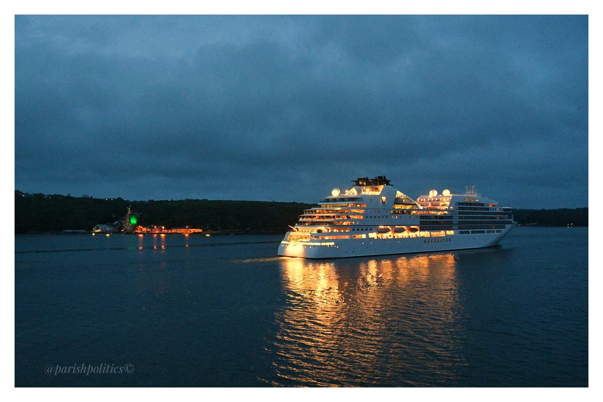 Parishpolitics's tweet photo. Seabourn Ovation passing #Ballyhack #Wexford #PassageEast #Waterford last night. #WaterfordEstuary #Ireland https://t.co/OUnYJNa6RR