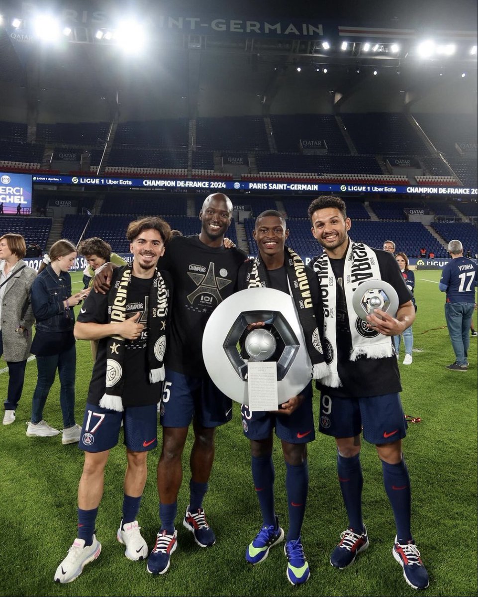 LMDPSG's tweet photo. Vitinha X Danilo X Nuno X Ramos 🇵🇹❤️💙 https://t.co/r3zx2i4xwH