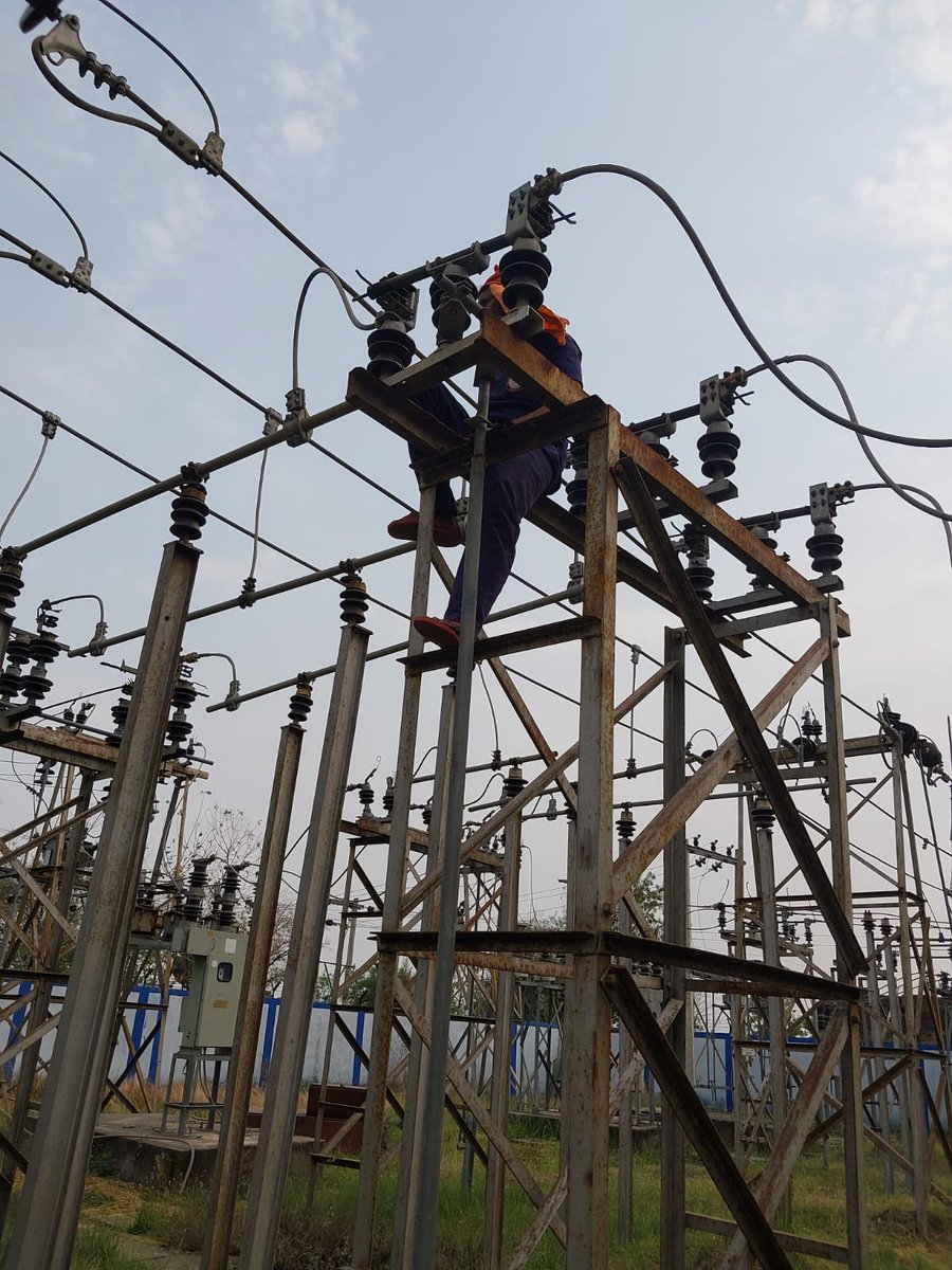 सुरक्षित व गुणवत्तापूर्ण बिजली आपूर्ति हेतु हम सतत सजग रहते हैं।

समय-समय पर बिजली वितरण से संबंधित उपकरणों के निरीक्षण व देखभाल की प्रक्रिया चलती रहती है।

#औरंगाबाद सर्कल में विभिन्न स्थानों पर PSS
 का रखरखाव किया गया।

तस्वीरें👇

#BSPHCL