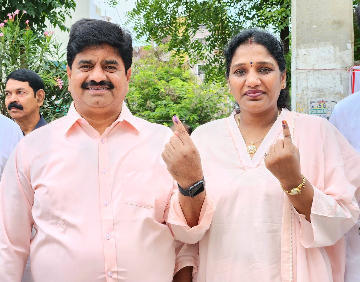 Cast my vote along with my family at @MC_Peerzadiguda. I appeal one and all to step out and vote. @BRSparty @KCRBRSPresident @chmallareddyMLA @LaxmaRagidi