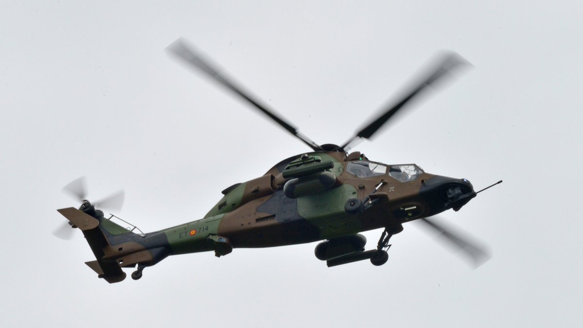 Deutsches_Heer's tweet image. #SwiftResponse: Kern der Multinational Aviaition Task Force in Rumänien bildet das #Transporthubschrauberregiment30 #Heer. Sie verfügt über 🇪🇸 Transporthubschrauber NH90 und CH-47F, sowie Kampfhubschrauber Tiger.