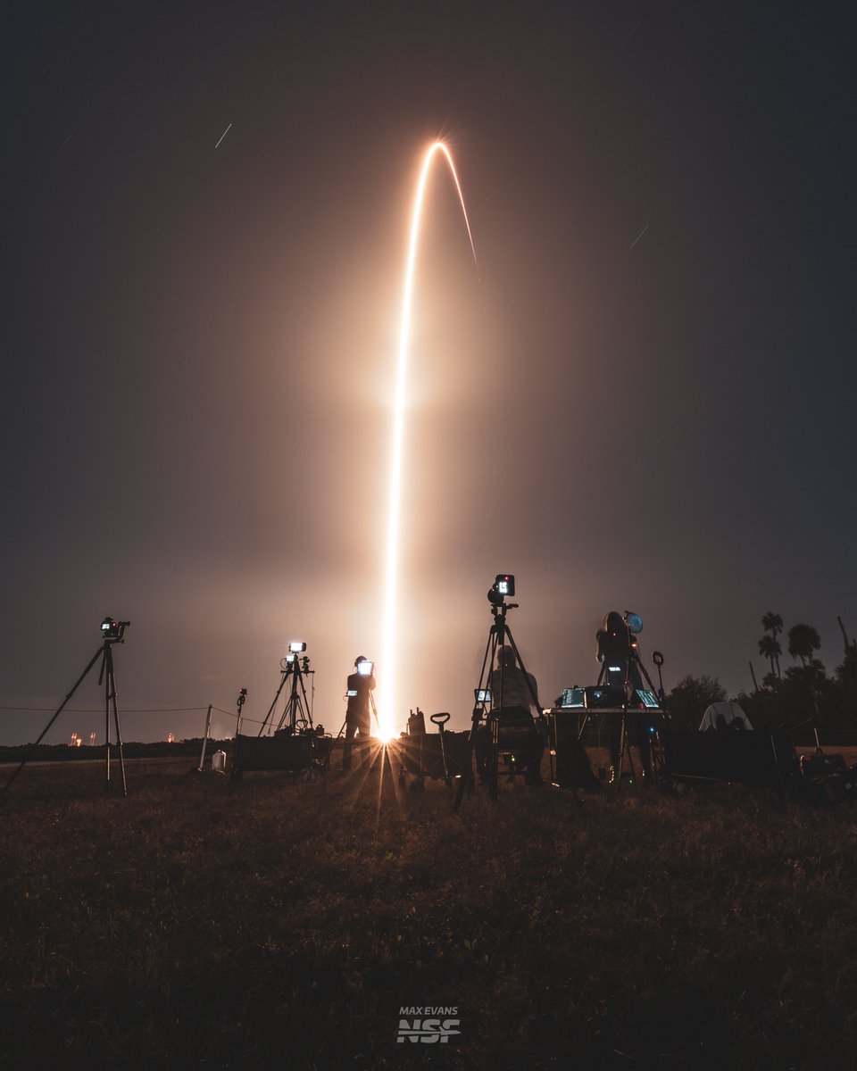 Mosquito bites galore. Liftoff of Falcon 9 B1073.15 and the Starlink 6-58 mission having taken flight from SLC-40 at 8:53pm local time. 📸 - @NASASpaceflight 📺 - youtube.com/live/RX6KeBEuV…