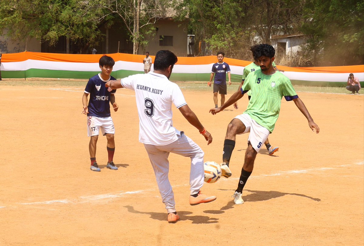 revanth_anumula's tweet photo. “మైదానం” ఏదైనా…
విజయం నా సంకల్పం.

#Football https://t.co/T2MXVx4r4R