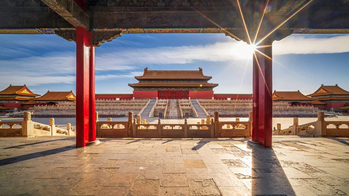 狂野中国，一眼心动：旭日东升紫禁城
Wild in China,  Glance in Beat:The Rising Sun of the Forbidden City
#WildChina #toChina #ChinaScenery #狂野中国 #去中国玩 #中国风景