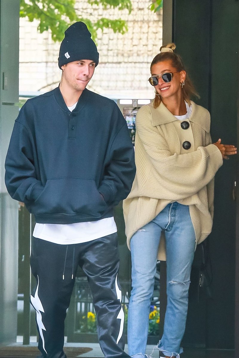 TMzOnRP's tweet photo. © #TMZOnRP ⟩ 𝗕𝗥𝗘𝗔𝗞𝗜𝗡𝗚 𝗡𝗘𝗪𝗦
Evangeline Ricci (@loveintulip) and Ian Vannicelli (@blindinghill) were seen this morning on the streets of NYC ahead #TheMetGalaRP 2024 https://t.co/Ev9BaVrKsD