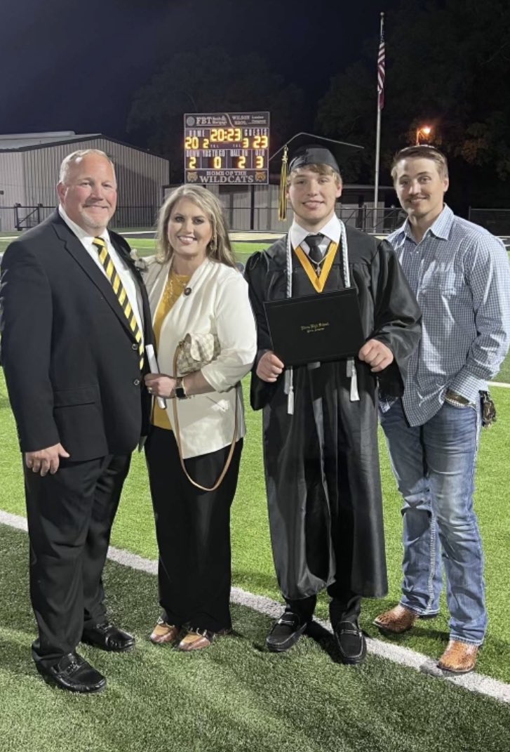 dupuyc3's tweet image. Happy Mother’s Day @LBCD99, we couldn’t do this thing called LIFE without you! Thank you for all you do for us and for taking care of us through it all!! Love you!!!