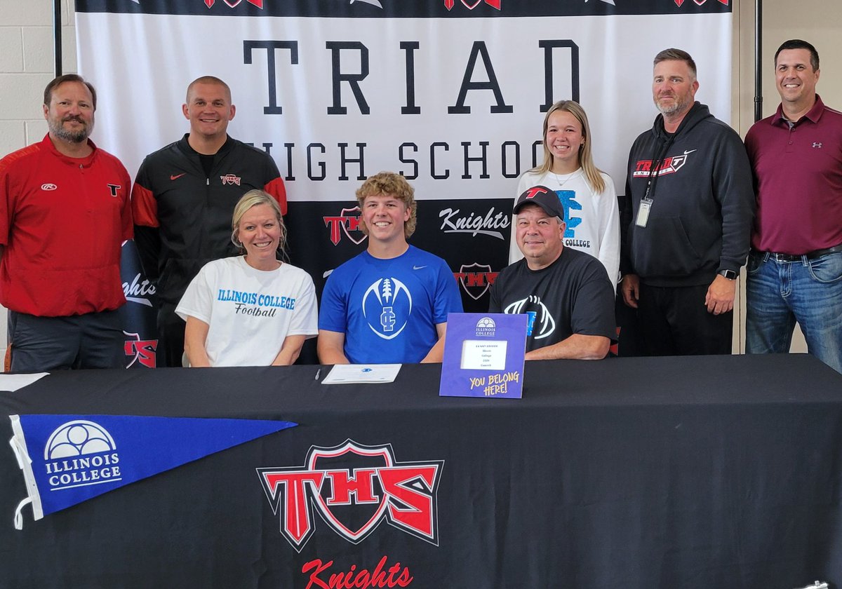 triadknights_fb's tweet photo. Congratulations to two Knights who signed this past week to play at the next level. @DonnyBecker04 will continue his football career at @IC_Football and Carter Vandever will play baseball at @KC_BlueDevils. Thanks for an amazing 4 years and good luck! @TriadBaseball https://t.co/rvmY0eodsY