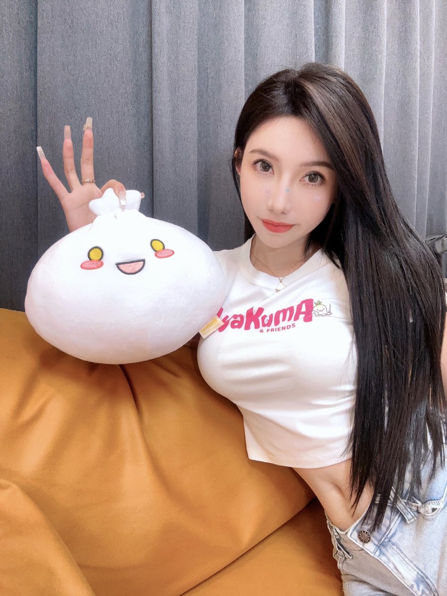 WakuWaku👀
Bao Pillow...
You guys can spam your memecoin farming but I need to spam plushie and model photos.

Link to Wakuma.co below!