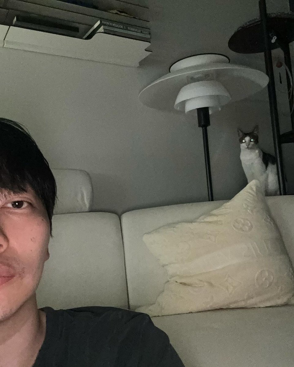 ㅤ
Mas Mugi punya penjaga pribadi. 🤭
ㅤ