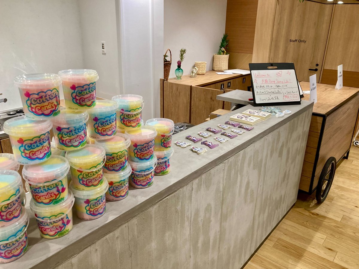 track3jyo's tweet image. #AWSStartupLoft Osaka Pop-upオープンしました！！！！！みなさんきてね！限定グッズもあるよ！