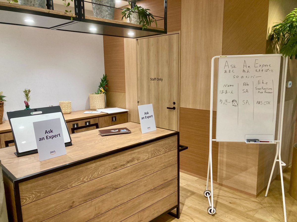 track3jyo's tweet image. #AWSStartupLoft Osaka Pop-upオープンしました！！！！！みなさんきてね！限定グッズもあるよ！