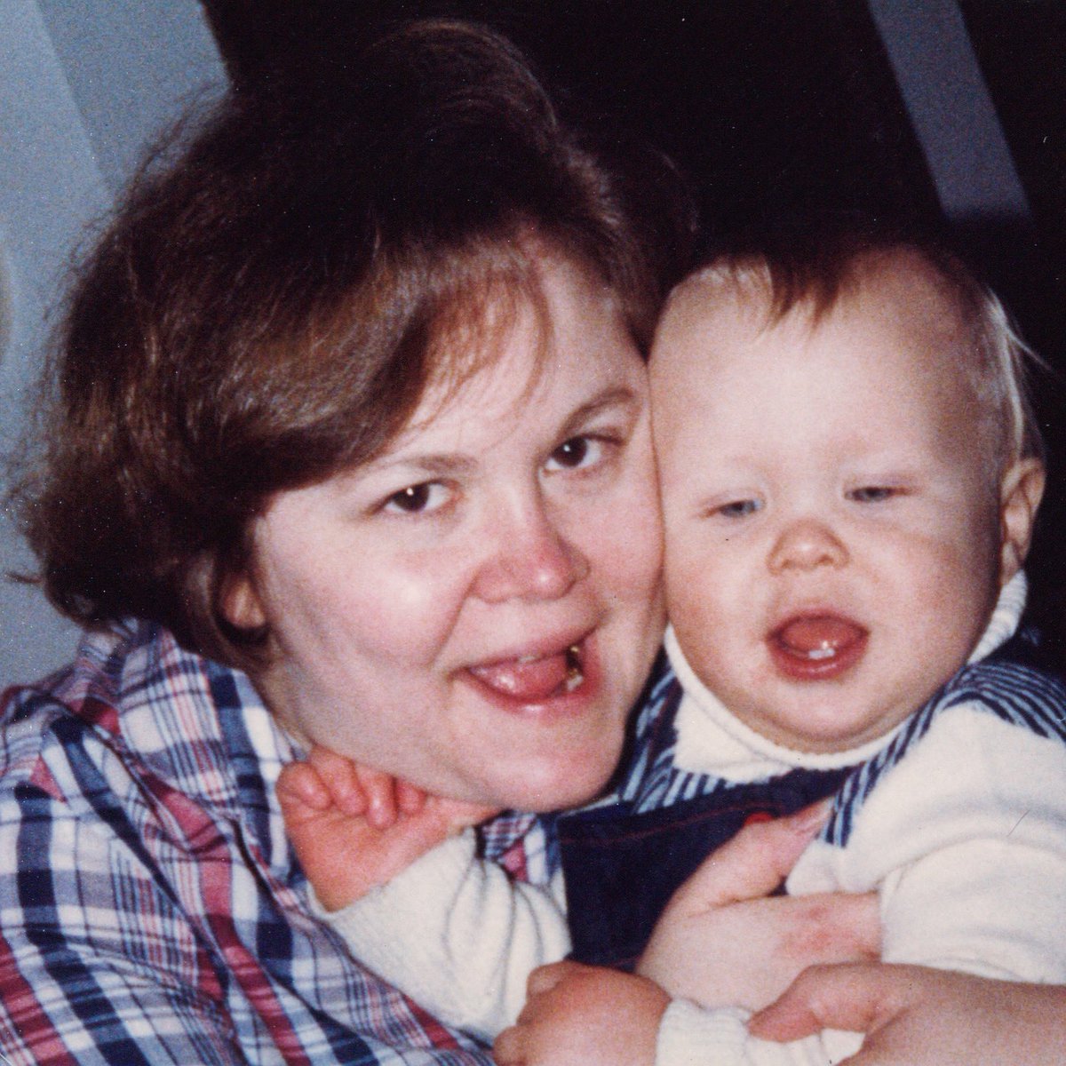 JustinDoesBlog's tweet image. Not a day goes by that I don’t think about my mom. Days like today are especially tough.