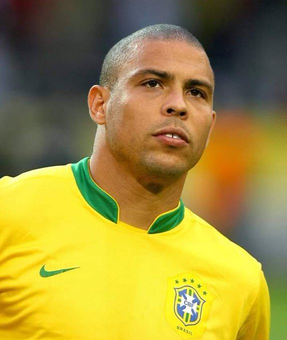 OficialSala12's tweet photo. 🗣 Diego Maradona: "Ronaldo é o melhor atacante da história.

Sem lesões, ele teria sido o melhor jogador da história, eu não tenho nenhuma dúvida.

Ele teria feito o mundo esquecer meu nome e o de Pelé." https://t.co/DV13ftqSZk