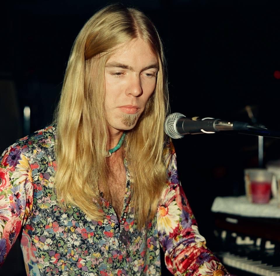 Motobec810's tweet photo. #GregAllman #AllmanBrothers “Midnight Rider” 1973 https://t.co/9R3FaS5ydy #livemusic #music https://t.co/nUW4ExYF0B