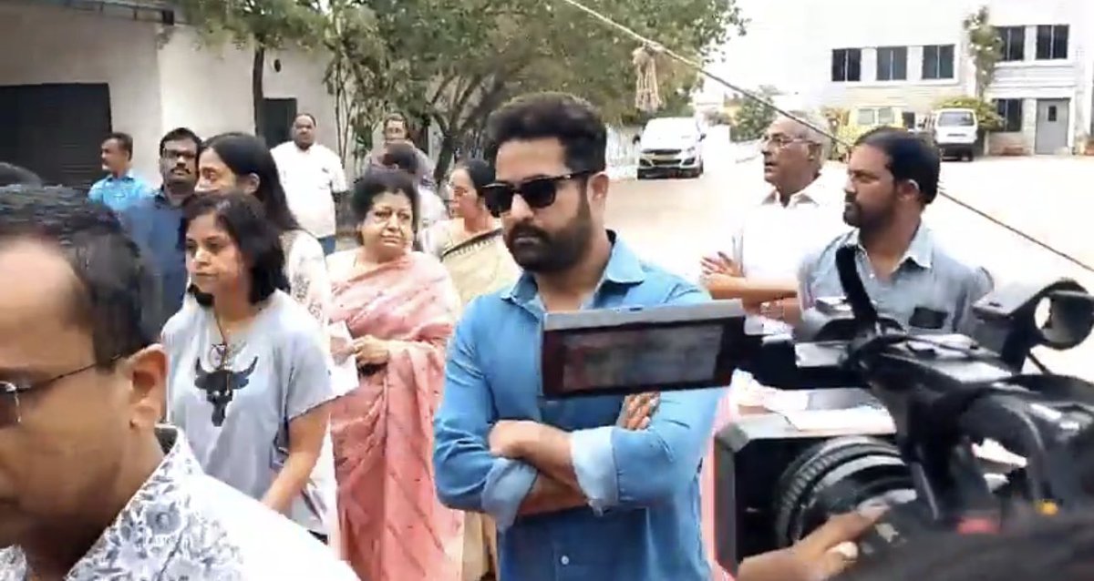 Ntr Coming Out Early Morning to Vote Wearing A Blue Shirt Is Clear Indication for Fans to #VoteForFan