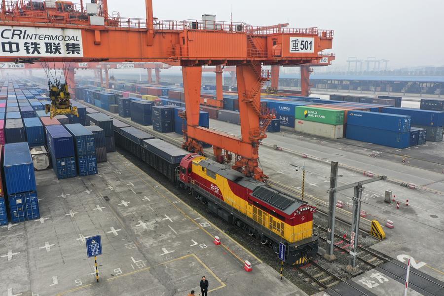 China's rail-sea intermodal train service, which is part of the New International Land-Sea Trade Corridor, has handled more than 300,000 standard containers of goods so far this year, China Railway Nanning Group Co., Ltd. said on Sunday. china.org.cn/business/2024-…