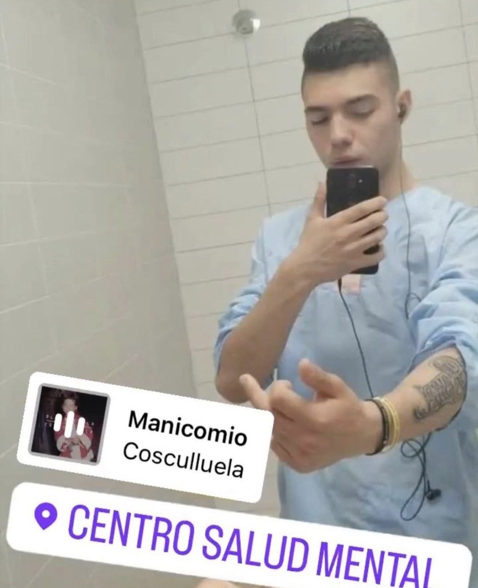 fannylegg's tweet photo. a veces estoy aburrida y entro a tik tok solo para compartir los mismos videos q él y le llegue la notificación , vea mi nombre y se acuerde de mi https://t.co/YEhAYIWUmN