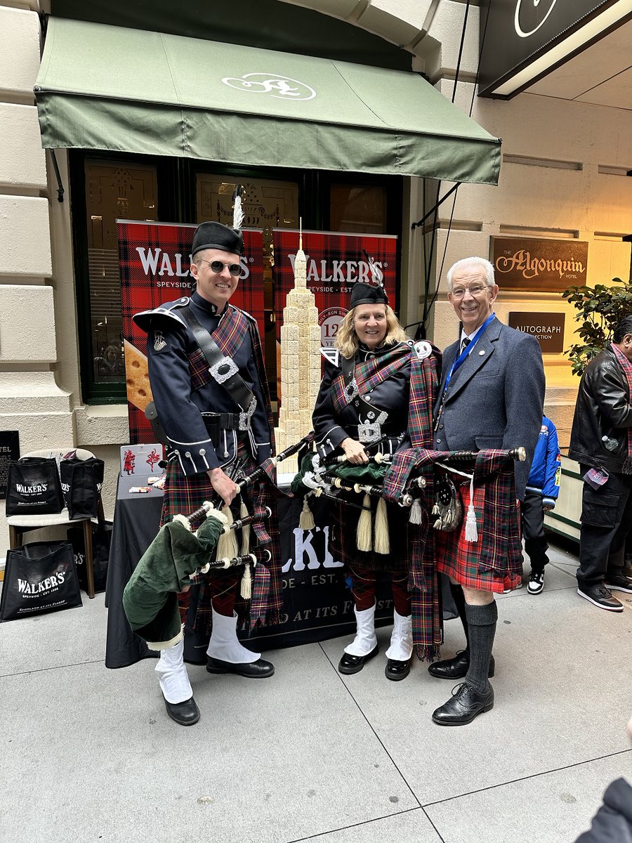 In the May edition of the #ScottishBanner:
Walkers @Shortbread takes centre stage in the Big Apple during @nyctartanweek celebrations
Issue out now!
scottishbanner.com/?p=195948
#TheBanner #WalkersShortbread #Walkers125 #ScotlandAtItsFinest #ScotSpirit #NYCTartanWeek