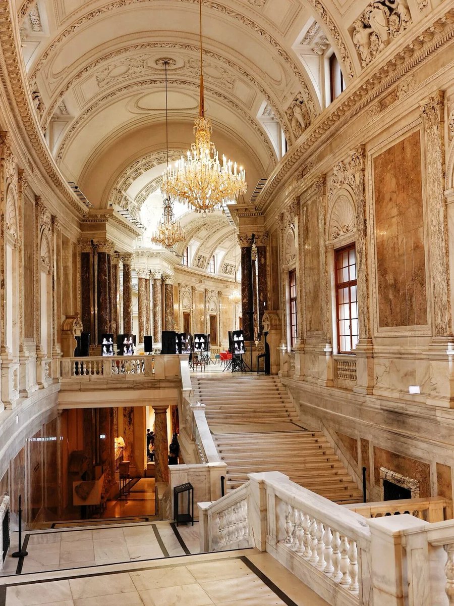 As I soaked in the beauty of this enchanting city, I felt like I had stumbled upon a treasure trove of memories. 😊From the intricate architecture to the soulful melodies echoing through the alleys, every moment here feels like a page from a page. #PragueMagic #TravelDreams