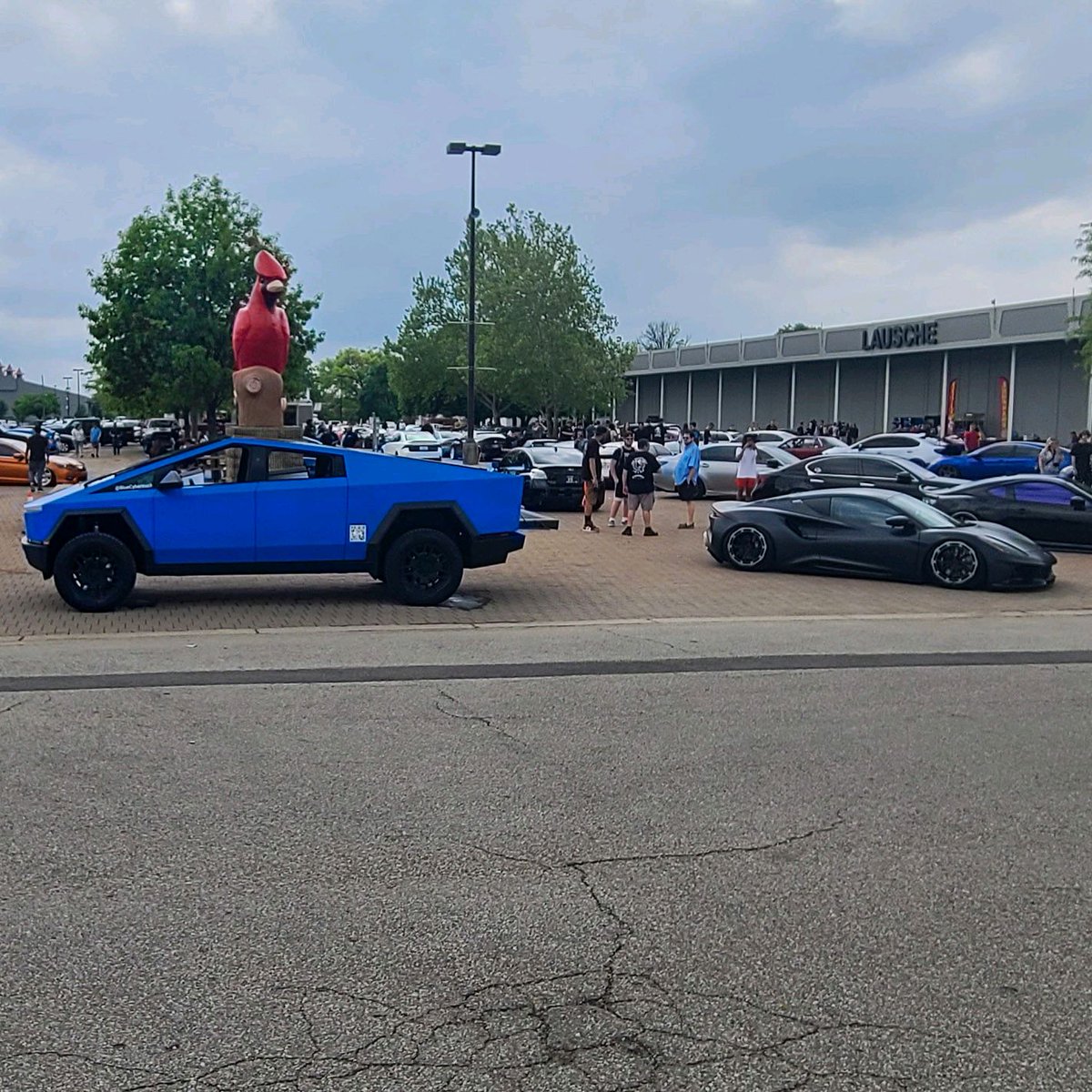 Check out the #bluecybertruck at the #slammedenuff show! 🚙 Even though we don't go all the way down, we're grateful for the acceptance. Featuring our buddy @cam.clutch. #customcars #carshow 🌟