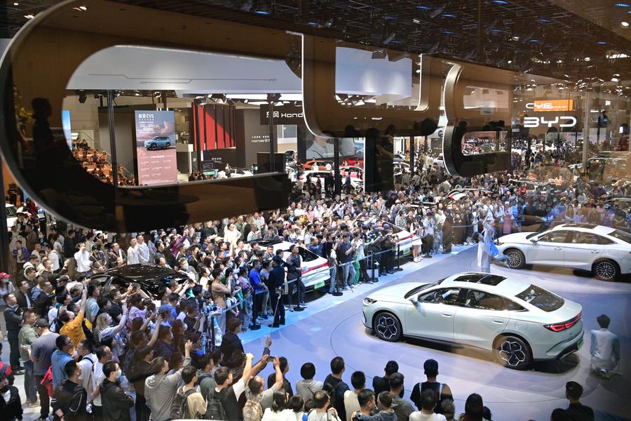 Chinese-brand passenger vehicle sales soared 26.7 percent year on year in the first four months of the year, industry data showed. china.org.cn/business/2024-…