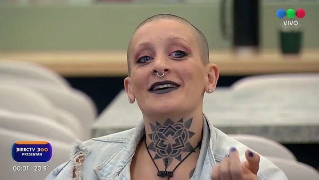 alejobladimiir's tweet photo. QUIEN QUERES QUE SE VAYA????
#GranHermano 

❤️ FURIA
🔁 MAURO https://t.co/Sz9ANKLvOi