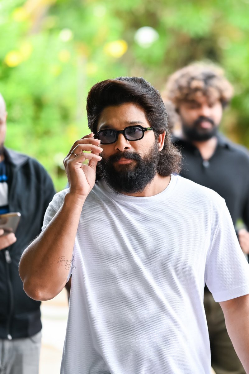Icon StAAr @alluarjun casted his vote today in Hyderabad 📸 by me at his residence 🤗 #AlluArjun𓃵 #Pushpa2TheRule #AlluArjun #Elections2024