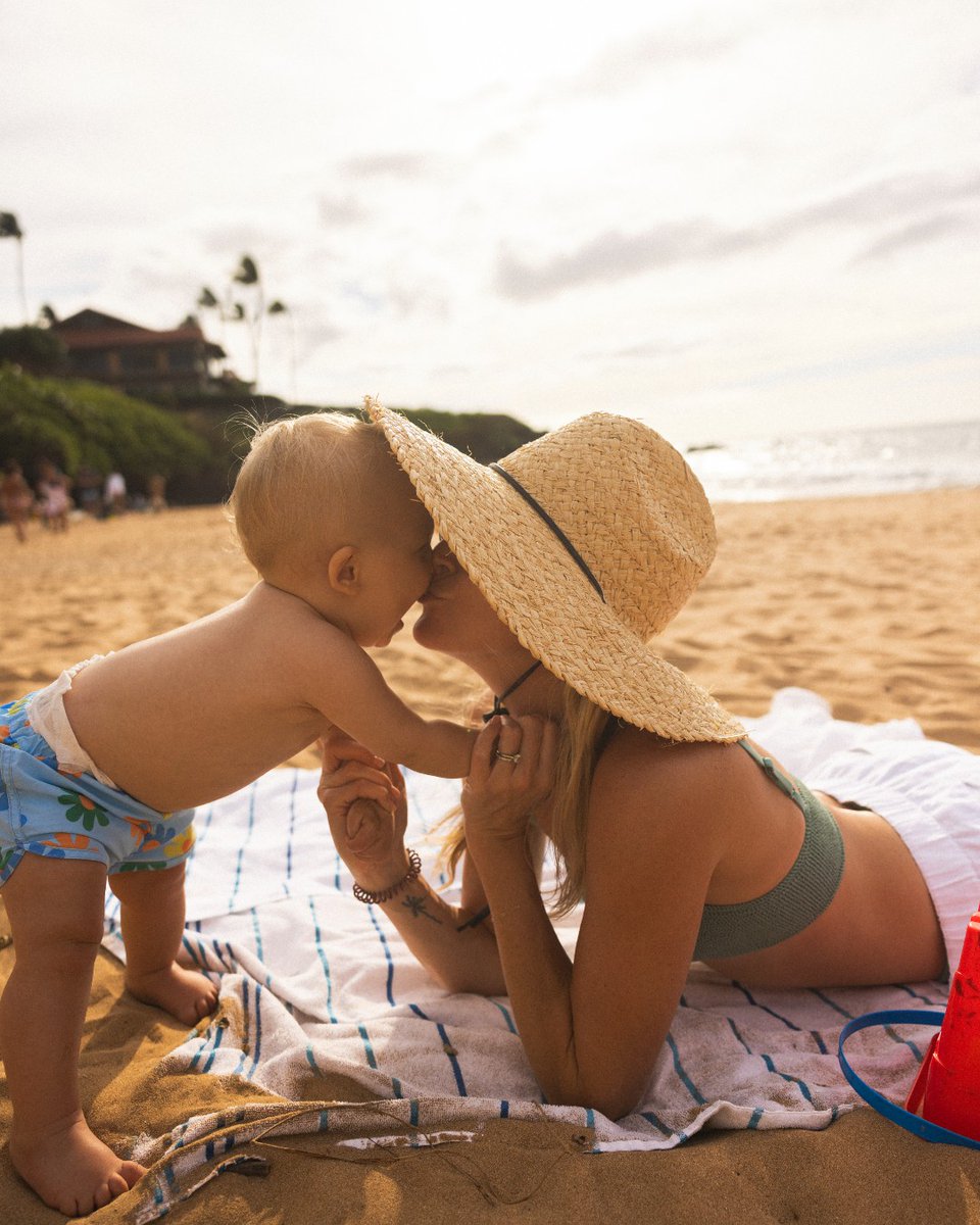 Wishing all the moms sun-kissed moments with the ones who light up your world. Happy Mother's Day from the golden sands of Four Seasons Resort Maui. 📷 IG@thebrosefamily