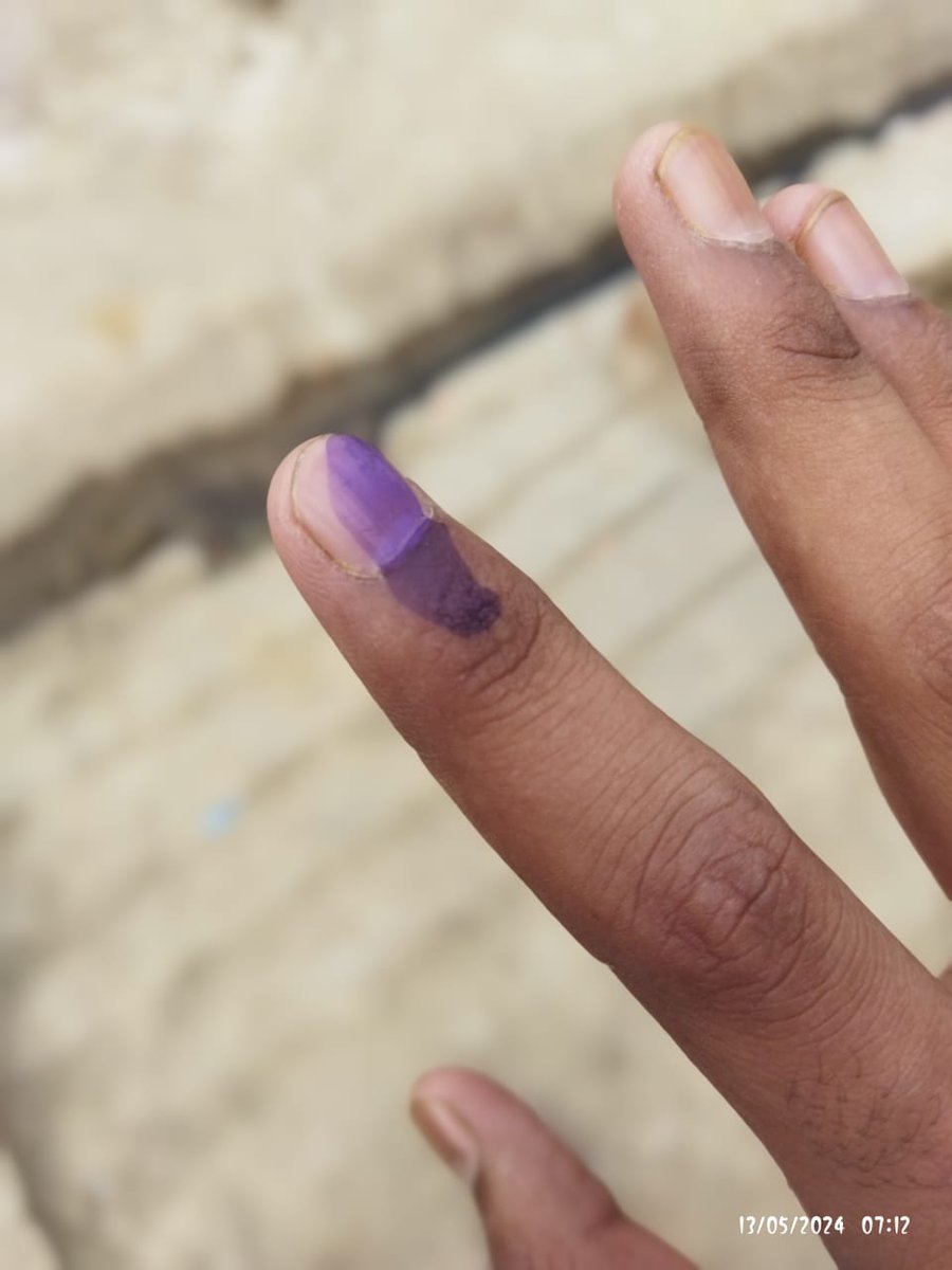 siddharthmaholi's tweet photo. #firsttime #Elections2024 #firsttimevote
рдЖрдЬ рдкрд╣рд▓реА рдмрд╛рд░ рдорддрджрд╛рди рдХрд┐рдпрд╛ ред https://t.co/fvZWCw76GR