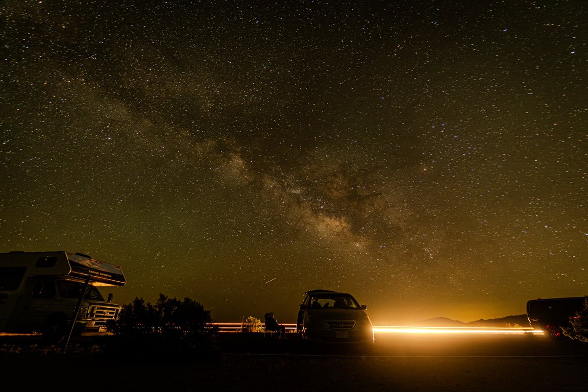 DelvinVo's tweet photo. “hey let’s drive three hours to a place with zero light pollution” - la residents https://t.co/dRiaowSGGy