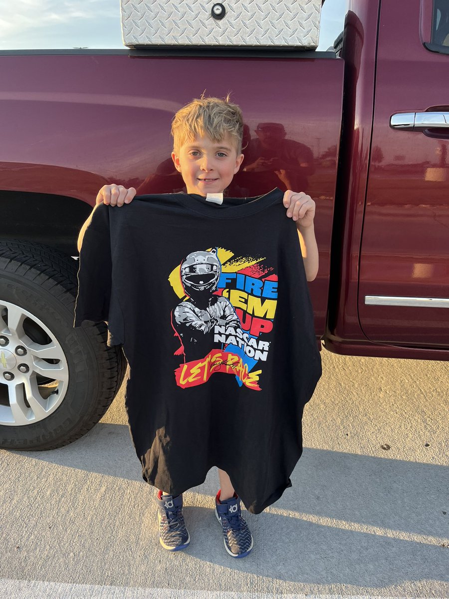 mbbarbee34's tweet photo. @dennyhamlin definitely has a new fan after Darlington today!  I think my little man also has a new crush after getting this shirt from the little one.  #Askdenny @JoeGibbsRacing https://t.co/9odSeUo3KO