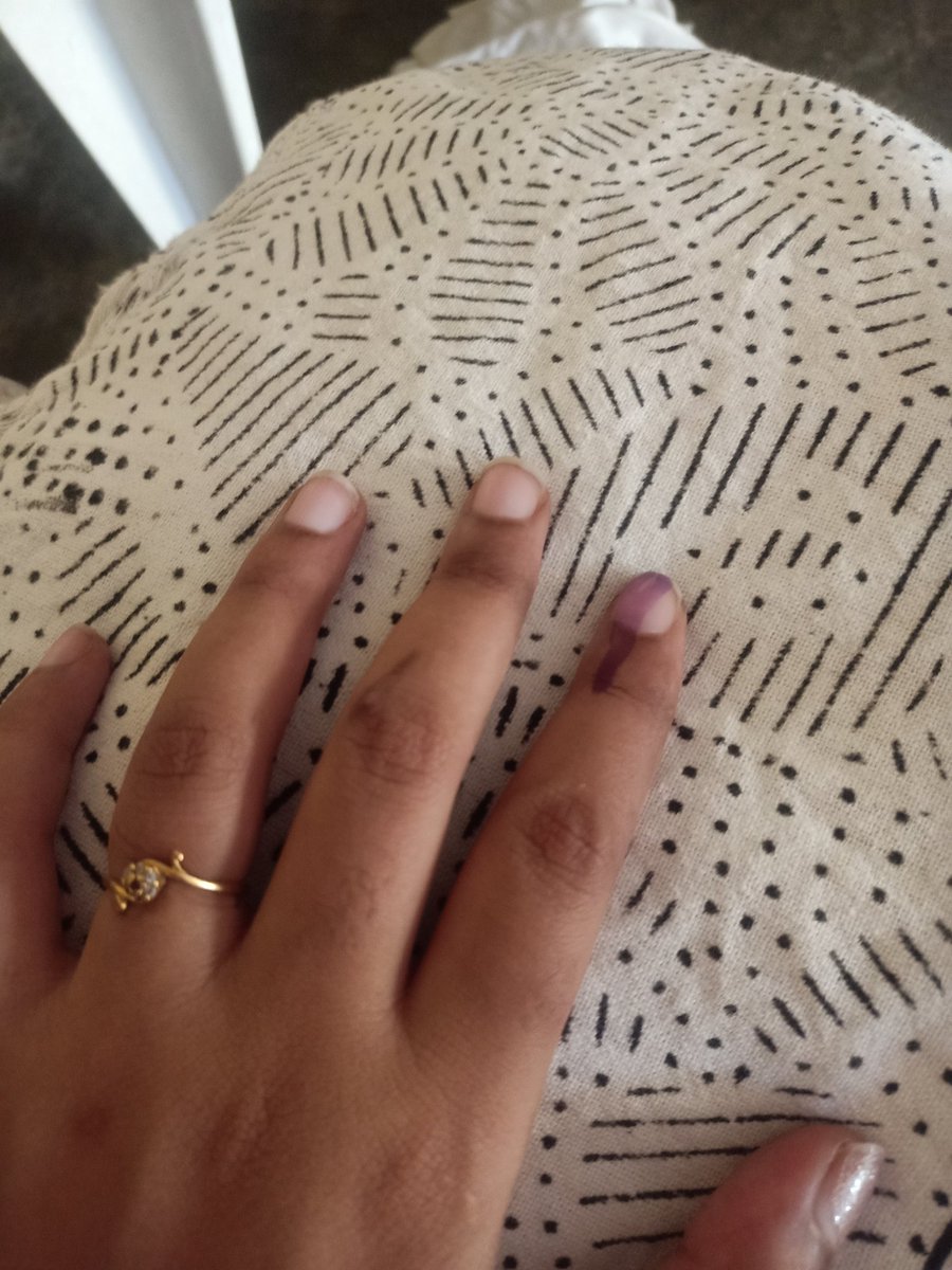 Kinnera_Sony's tweet image. Relaxed mood😌😌

#voted
#voteforbetterGovernance