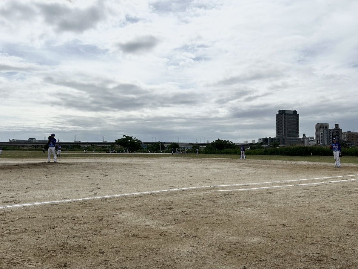 連盟戦
vs BUZZ 様
3-3 draw

復帰登板となった橋田が4回1失点の好投🔥

終盤のチャンスで増田のタイムリーなとで3点を取り逆転したが、最終回に追いつかれ引き分けで試合終了🌱

BUZZさま対戦有難うございました！

#27 #草野球