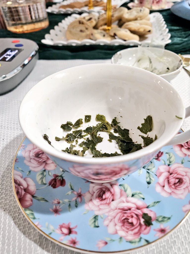 bujunic's tweet photo. I had a fun day. My witchy lil sister wanted a tea reading party for her Birthday. So we made it happen haha. Cute pastries and tasty teas!! 😋 #Partea https://t.co/w6iDRERPRQ