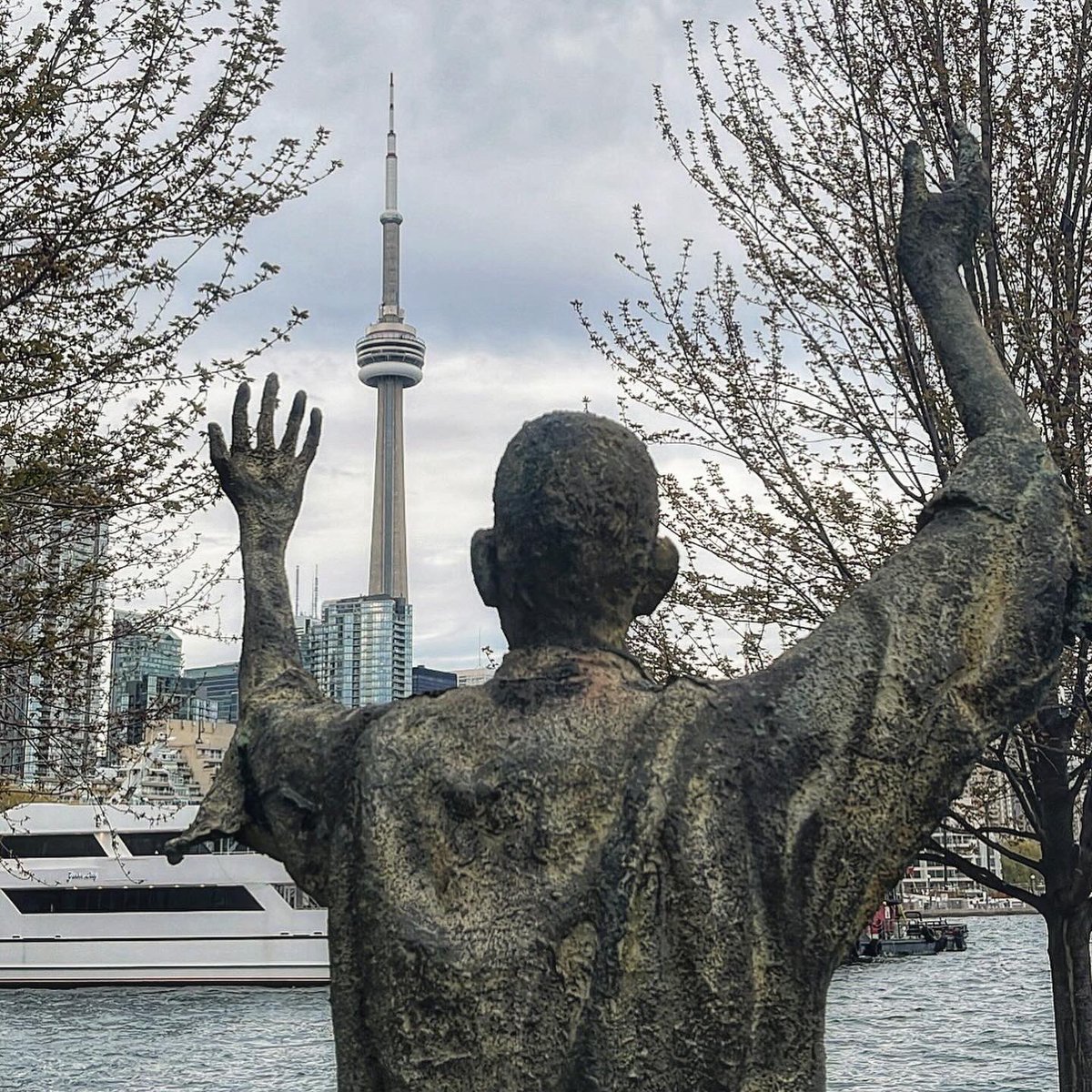 The eastern waterfront gets much of the current attention but there’s also a lot happening west at Bathurst Quay Common, Ireland Park and soon at Spadina Quay too. OCADU opening gallery space in the north Canada Malting silo will be the next big thing this summer.  (2/3)