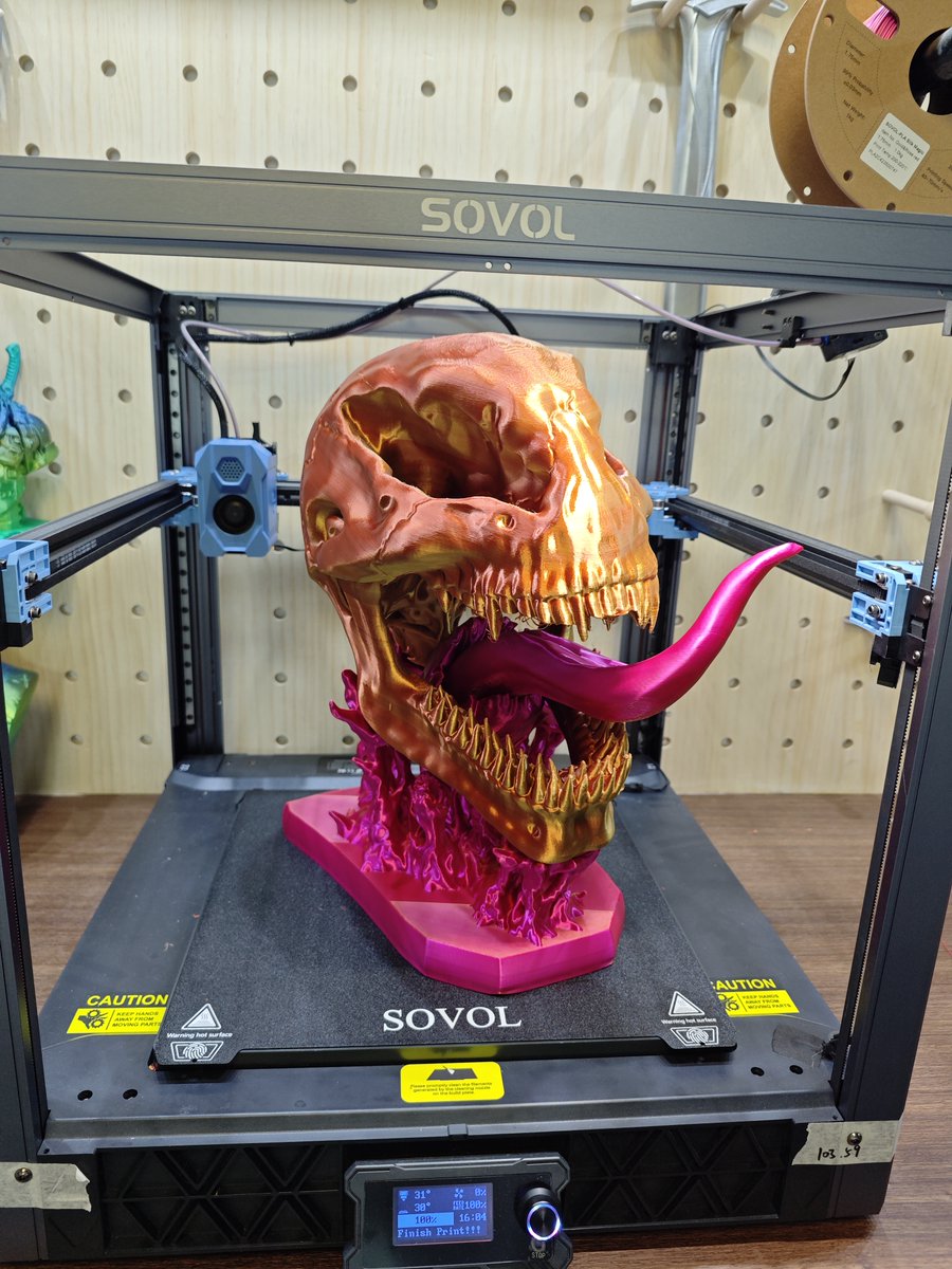 Venom skull with base printed with Sovol SV08, model credit to JSstudio: printables.com/model/8574-ven…