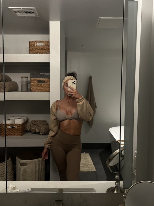 Pilates Partner? 😏 https://t.co/NxKB0A1O3H<a href="/tag/stagecoach"class="tags"><span>#stagecoach</span></a><a href="/tag/morganwallen"class="tags"><span>#morganwallen</span></a>