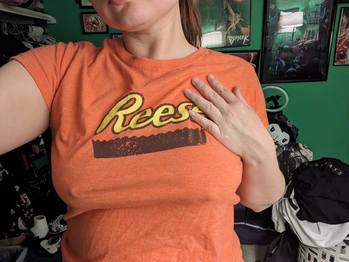 Madamredrum's tweet photo. Who here likes Reese cups?? ๐โโ๏ธ #reesecups #braless #hardnipples https://t.co/BsQ8DvGvp9