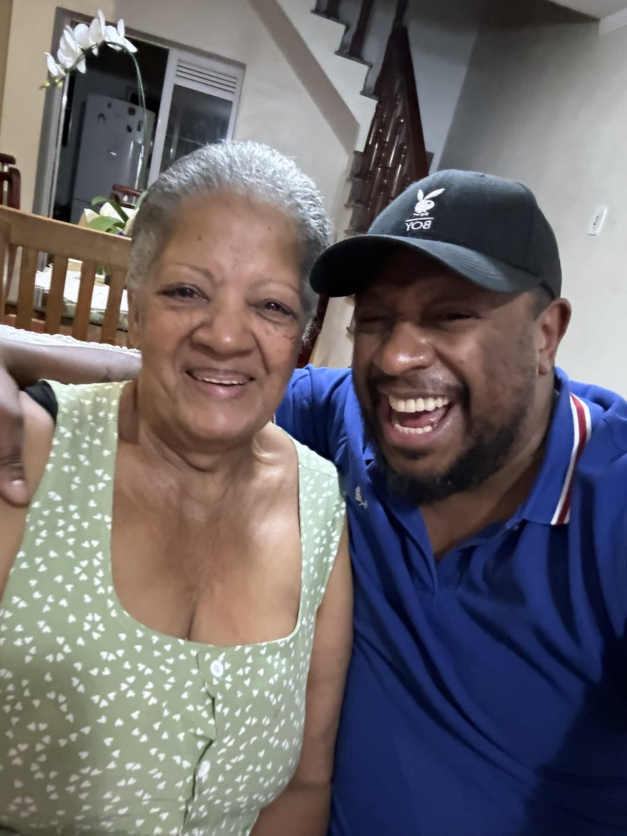 Feliz Dia das Mães para todas as mamães do planeta e em especial para minha Mama que me mostrou Simonal, Ed Lincoln, Milton ,Clara Nunes, Guilherme Arantes, Joyce, Rita Lee, Ray Charles, Stevie Wonder (entre outros) e tudo que sei sobre musica boa. Te amo infinito Dona Maria ♥️