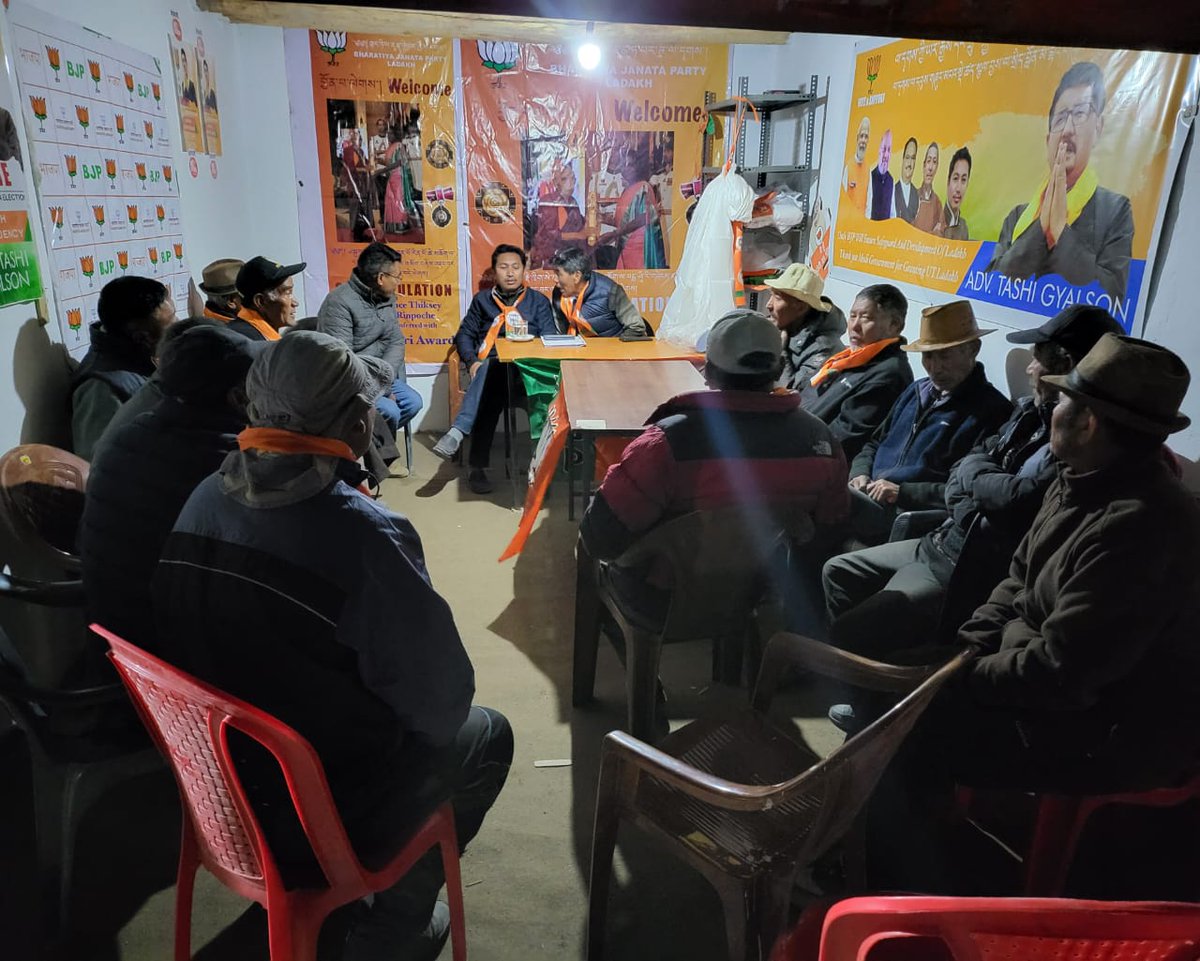 Had the privilege of reviewing the election preparations at the Thiksey Mandal Office last night. It was an insightful experience engaging with the dedicated Mandal Level workers of @BJP4India. Applauded their commendable efforts. #AbkiBaar400Paar #PhirEkBaarModiSarkar
